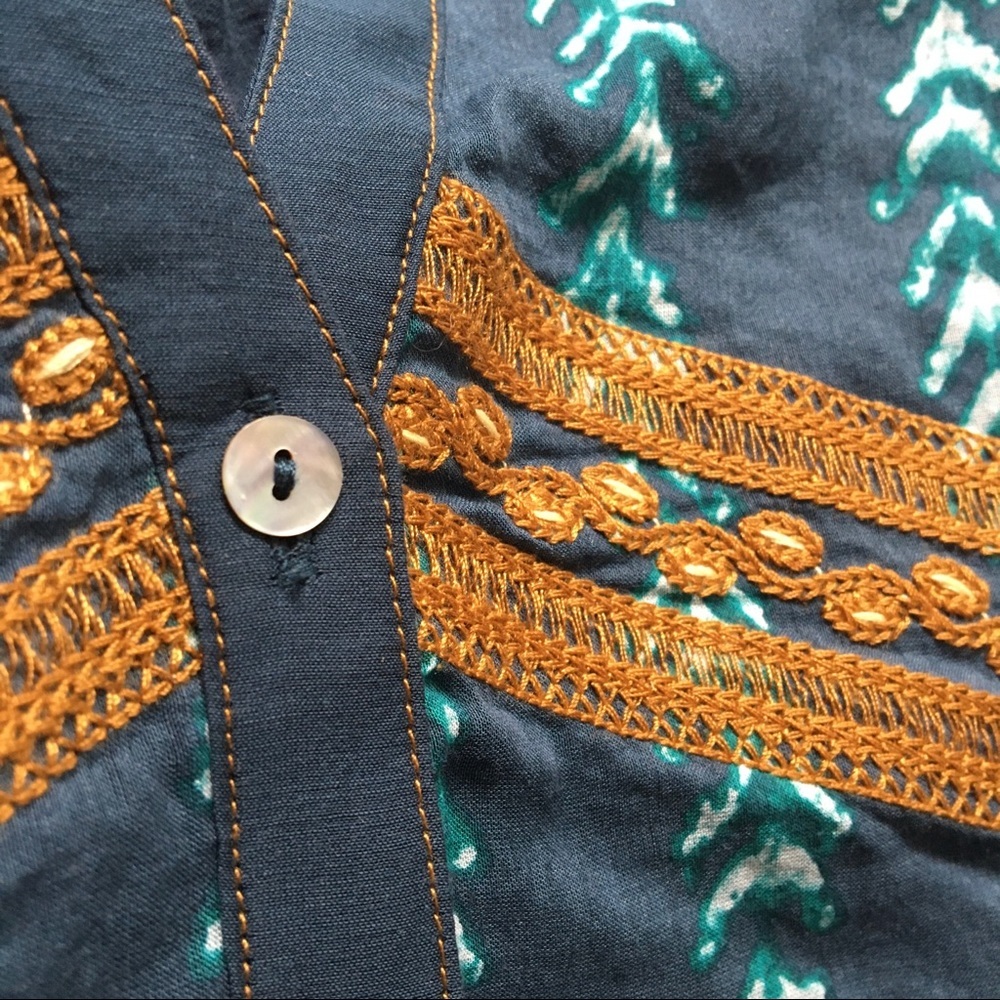 Anthropologie • TINY button down sleeveless top - Picture 5 of 9